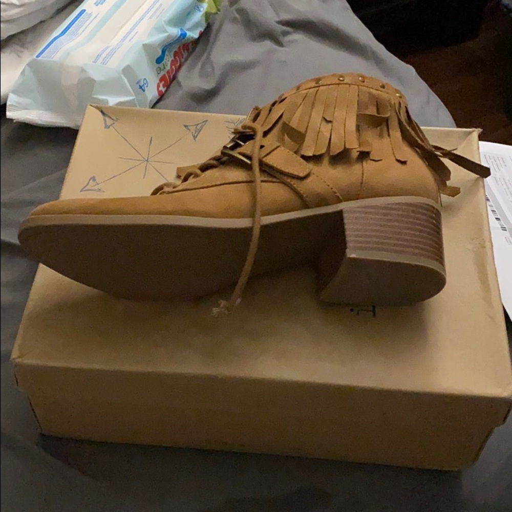 Shoe - Picture 2 of 2